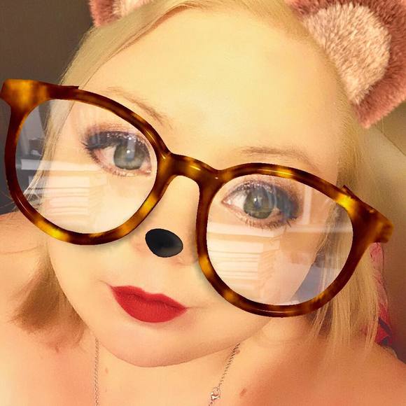 Meet your Posher, Heather - Picture 1 of 1